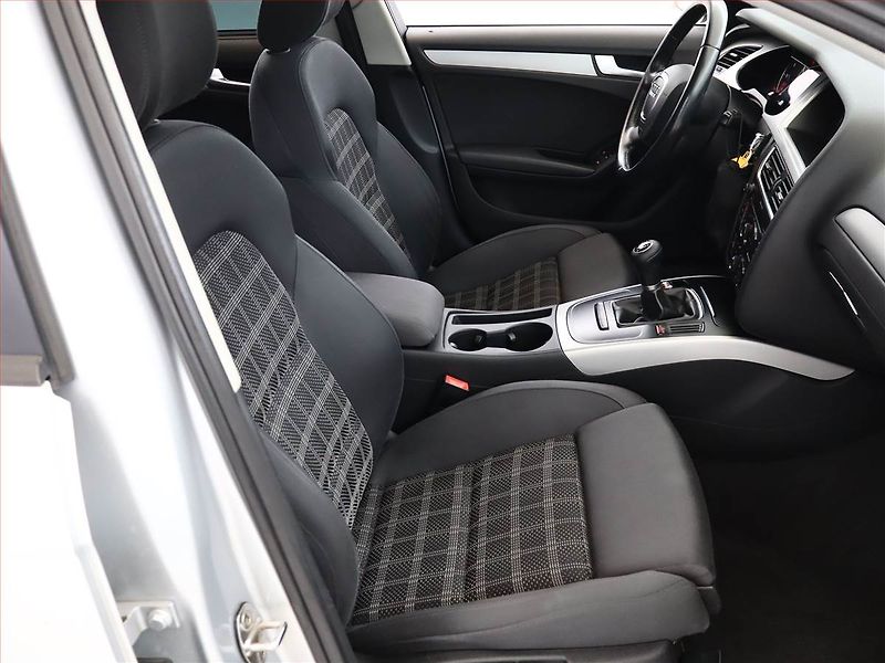 Audi A4 (2012) 2.0 TDI, Xenony, Tempomat - fotka 7 z 16