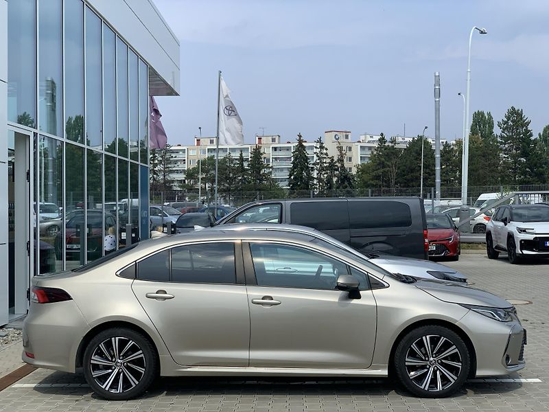 Toyota Corolla SD COMFORT STYLE TECH 1.5 VVTi - fotka 10 z 28