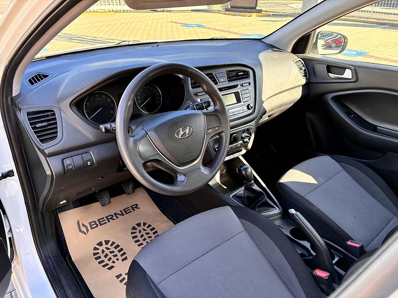 Hyundai i20 -55kW KLIMA,4x KOLA NA ZIMU - fotka 9 z 23