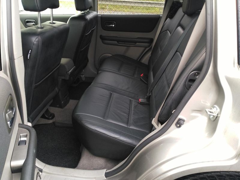 Nissan X-Trail 2,5i AWD /121 kW/ Automat - fotka 9 z 37