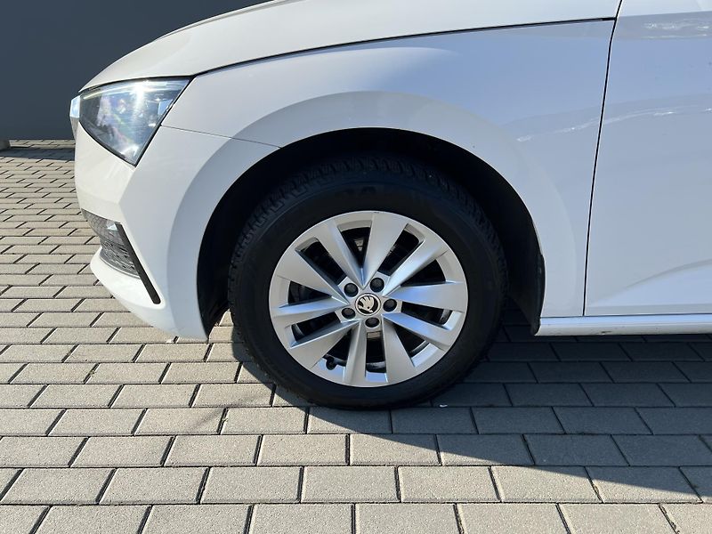 Škoda Scala (2023) 1.0TSi 81kW STYLE - fotka 38 z 40