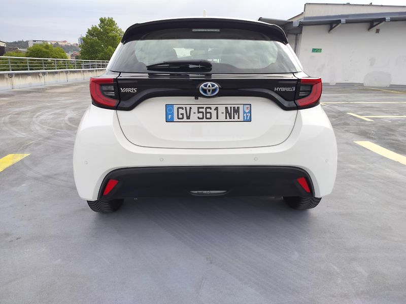Toyota Yaris 1.5 hybrid - fotka 6 z 26