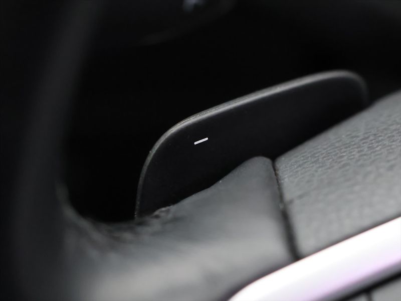 Volkswagen Passat 2,0 TDI 140kW CZ R-line DPH - fotka 19 z 31