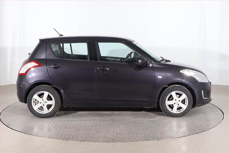 Suzuki Swift (2015) 1.2, Tempomat, Park. senzory - fotka 6 z 17