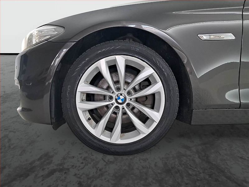 BMW Řada 5 (2013) Luxury Line 520d, Navi - fotka 15 z 19