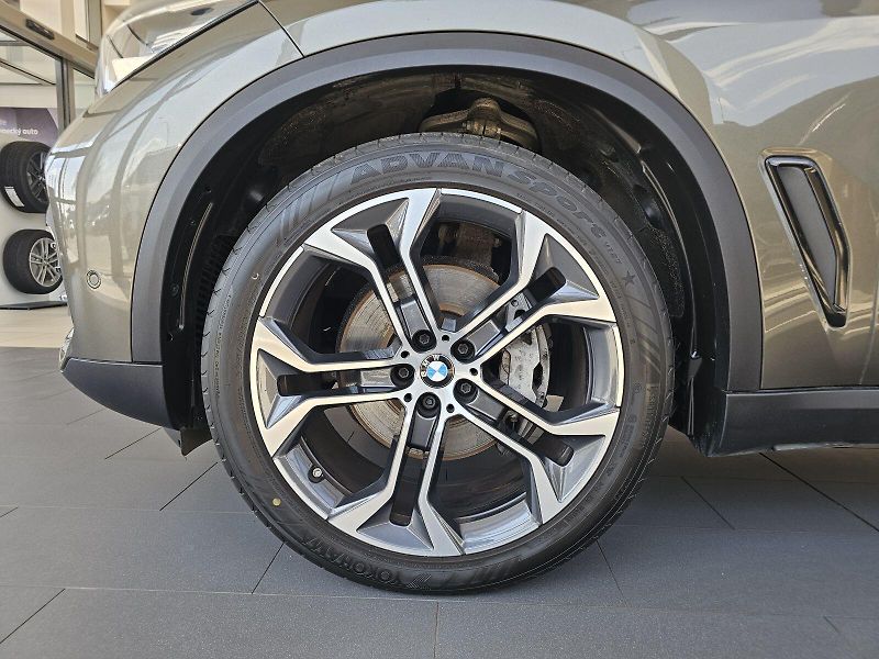 BMW X5 xDrive30d - fotka 3 z 31