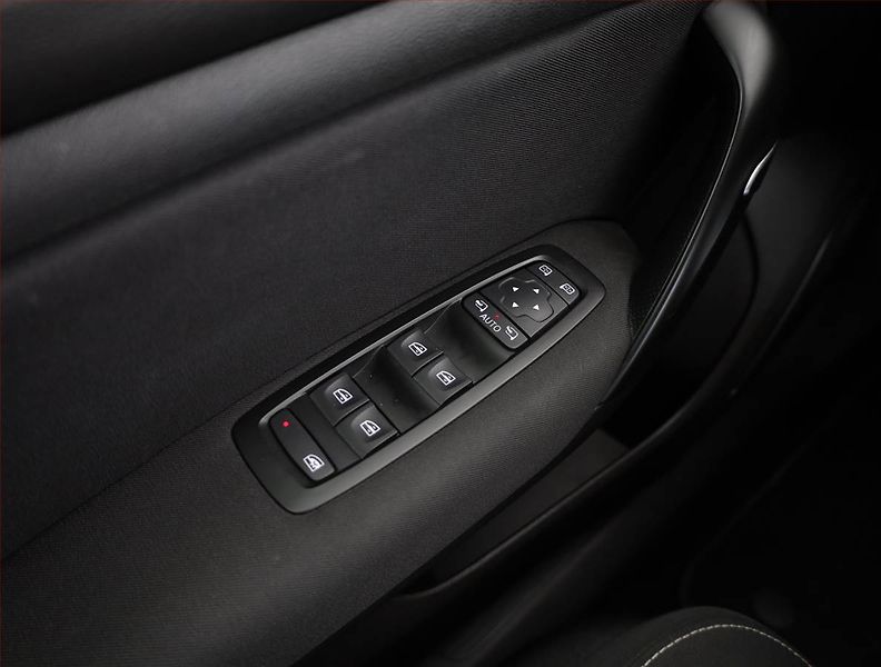 Renault Mégane (2018) Limited 1.2 TCe, Automat - fotka 15 z 17