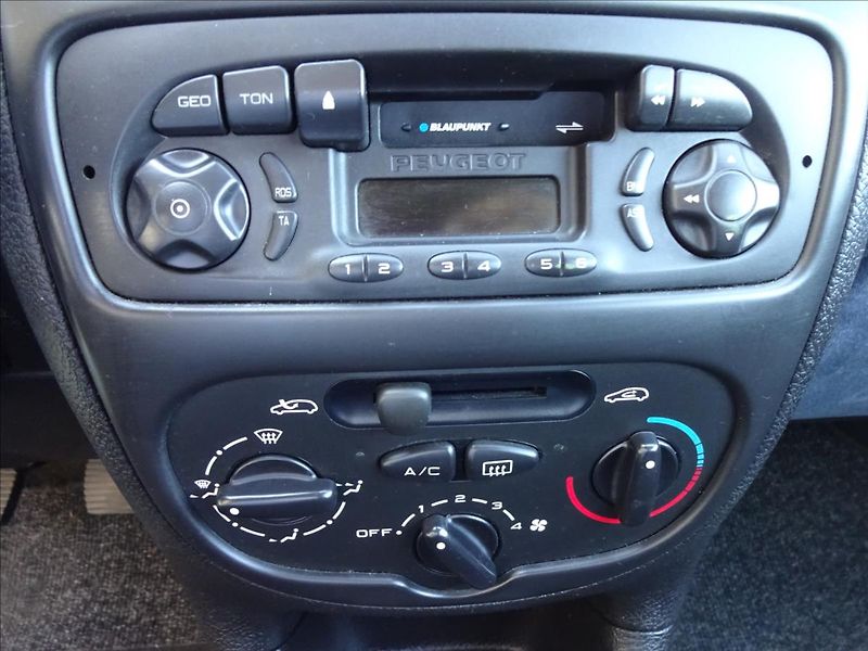 Peugeot 206 1,1 i - fotka 29 z 37