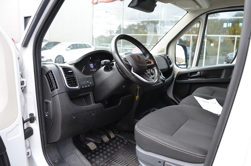 Peugeot Boxer (2024) 2.2BHDI 140 4350 L4H2 4d - fotka 7 z 11