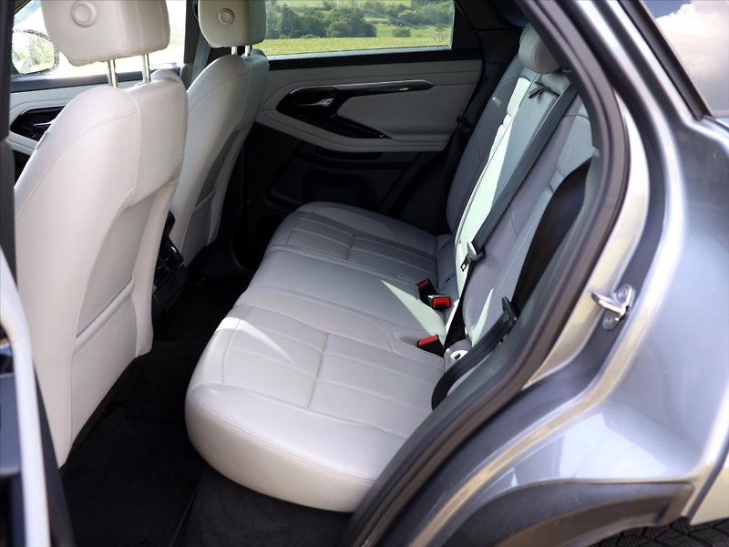 Land Rover Range Rover Evoque 2,0 R-Dynamic 4WD 120kW - fotka 23 z 33