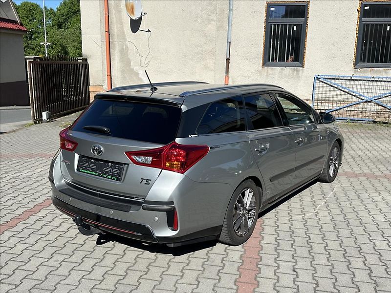 Toyota Auris 1,6 EXCLUSIVE TAŽNÉ - fotka 3 z 26