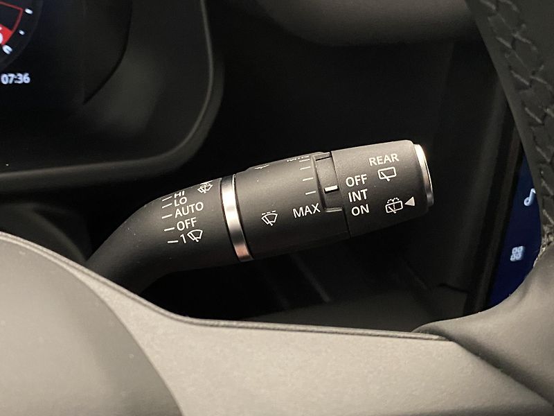 Land Rover Defender 110 D300 X-DYNAMIC SE AWD CZ - fotka 22 z 52