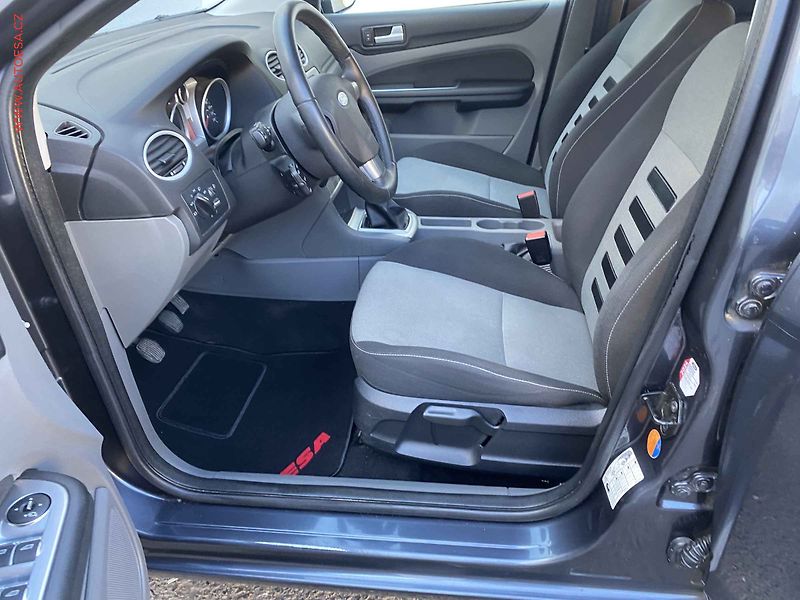 Ford Focus (2010) 1.6 16V, Style, AC - fotka 9 z 16