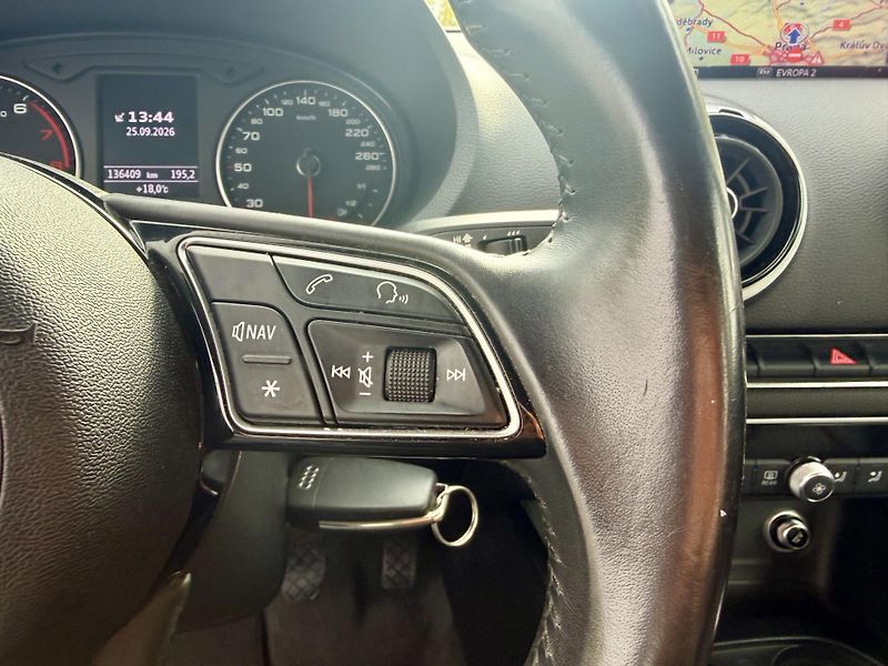 Audi A3 (2018) 1.0 TFSI Sport - fotka 14 z 19