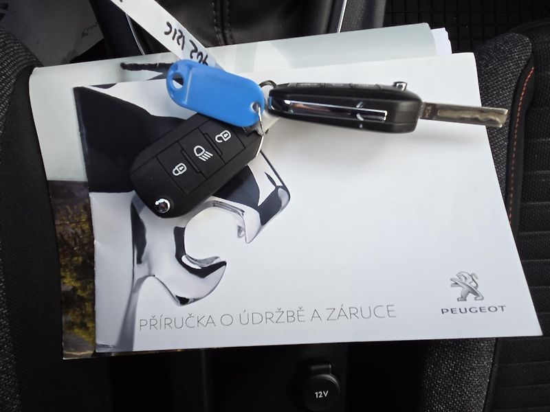 Peugeot 2008 (2020) 1.2 PT 100 ACTIVE MAN 6ST - fotka 27 z 27