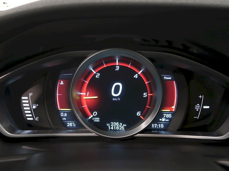 Volvo V40 (2016) 2.0D 88KW - fotka 12 z 26