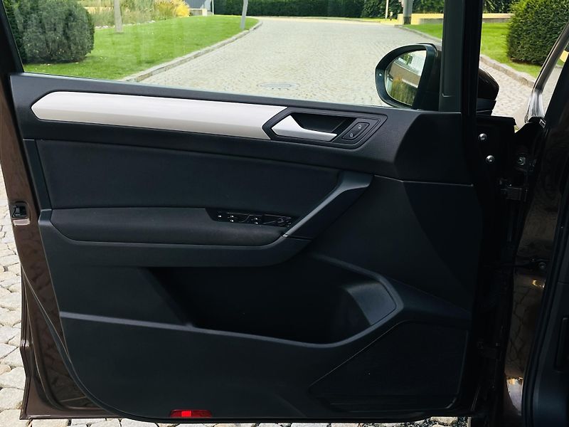 Volkswagen Touran 1.2TSI MANUÁL 7MÍST SERVISKA - fotka 33 z 42