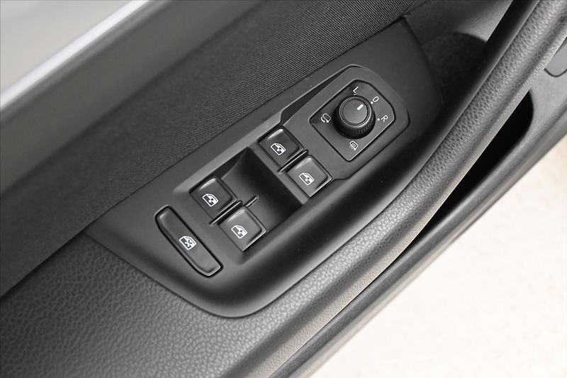 Volkswagen Passat 2,0 TDI 110 kW DSG Business Zá - fotka 26 z 32