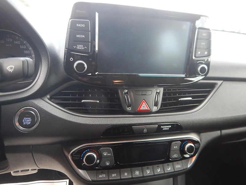 Hyundai i30 FASTBACK, 1.4 GDi TURBO, AUT - fotka 25 z 35