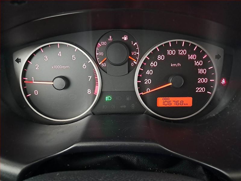 Hyundai i20 (2009) Comfort 1.2, Serv.kniha - fotka 11 z 17