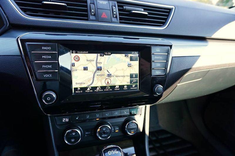 Škoda Superb (2015) STYLE 2,0 TDI 140 kW - fotka 32 z 43