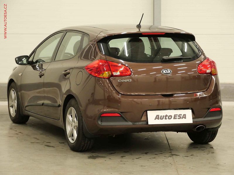 Kia Ceed (2013) 1.4i, 1.maj,ČR, servis.kniha - fotka 6 z 22