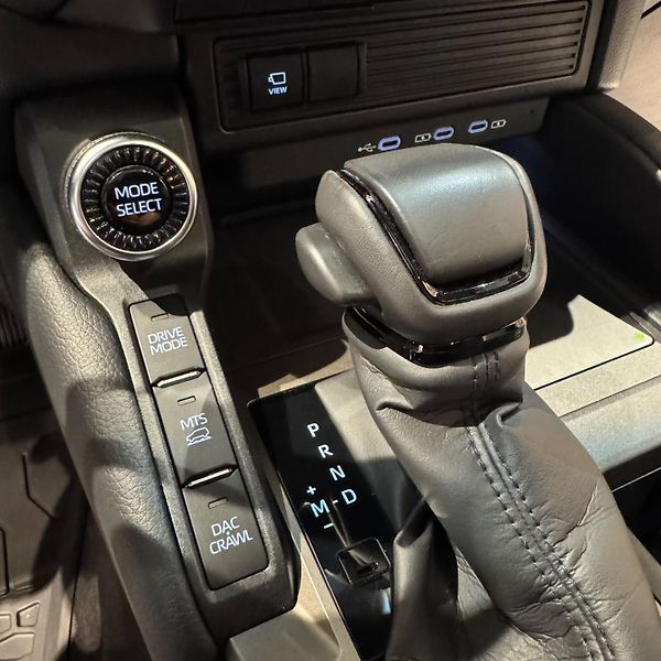 Toyota Land Cruiser (2025) 2.4 Turbo Hybrid i-FORCE MAX  - fotka 19 z 33