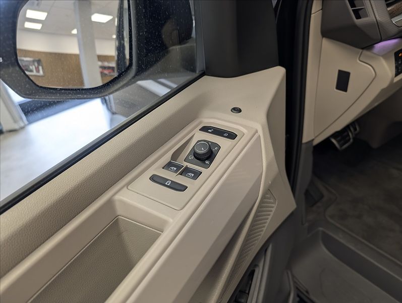 Volkswagen Multivan 1,5 TSI, 130KW, 4 MOTION Long - fotka 10 z 35