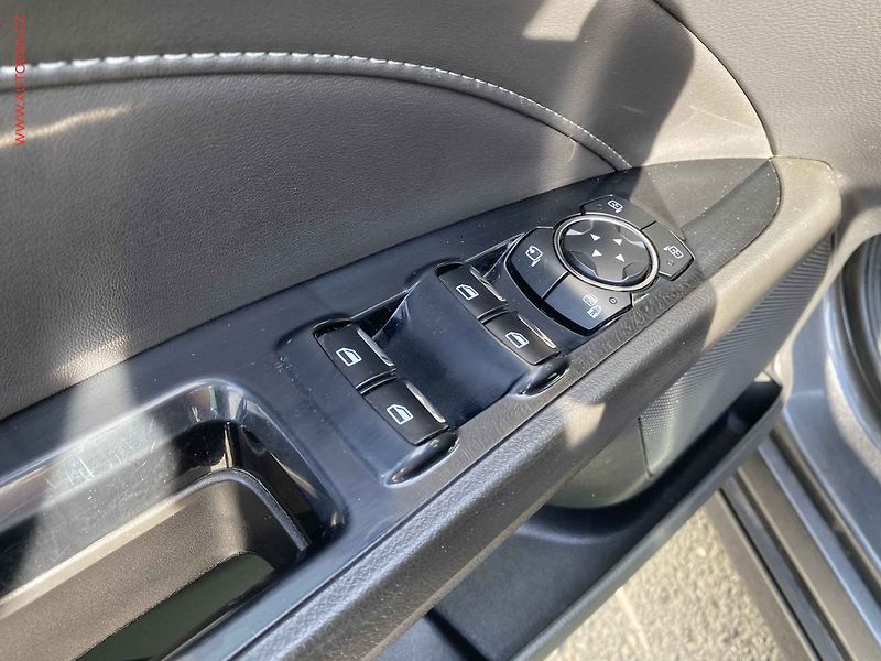 Ford Mondeo (2016) 2.0 TDCi, AT, LED, navi - fotka 13 z 19