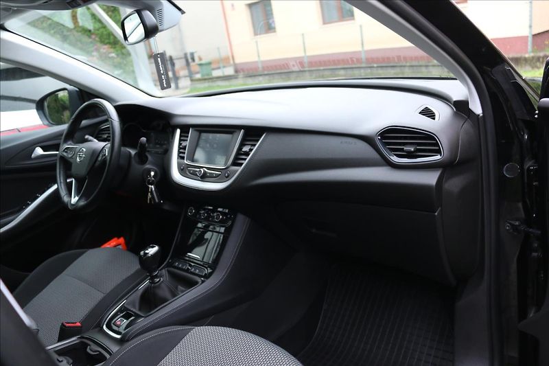 Opel Grandland X 1,2 96Kw,Turbo , Tažné - fotka 29 z 38