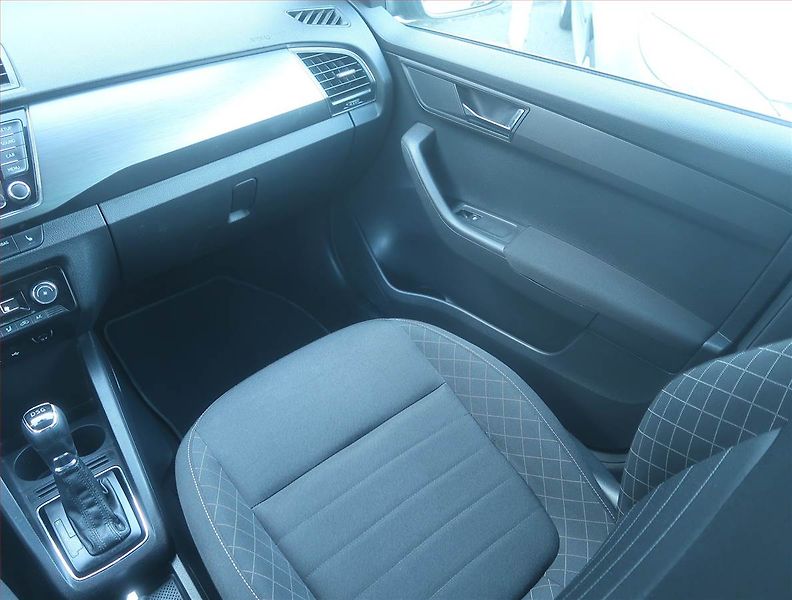 Škoda Fabia (2015) 1.4 TDI, Automat, Tempomat - fotka 8 z 15