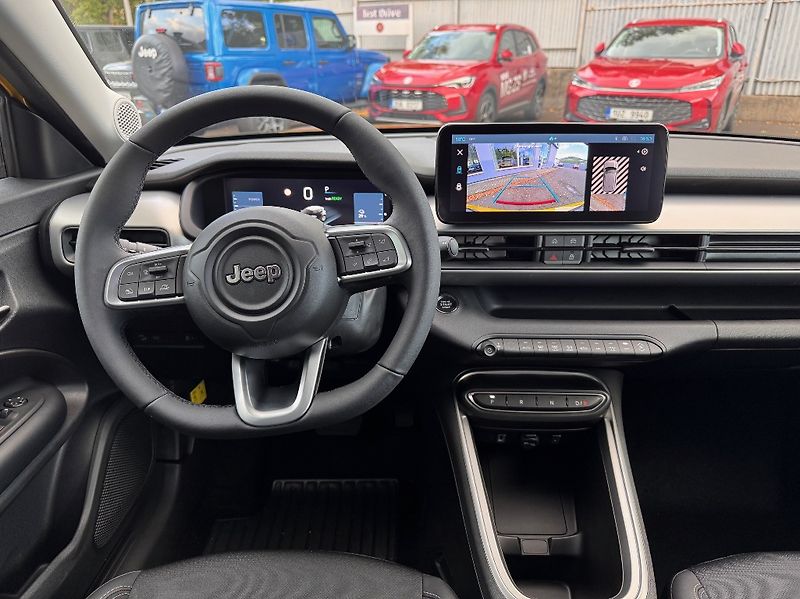 Jeep Avenger (2025) Electric 54 kWh ALTITUDE 156k - fotka 18 z 36