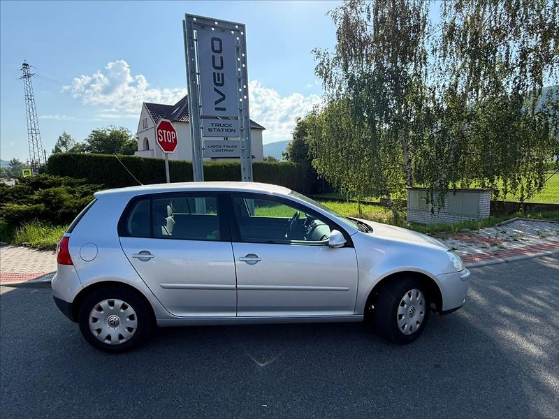 Volkswagen Golf 1,4 VW 1.4 TSI - fotka 2 z 45