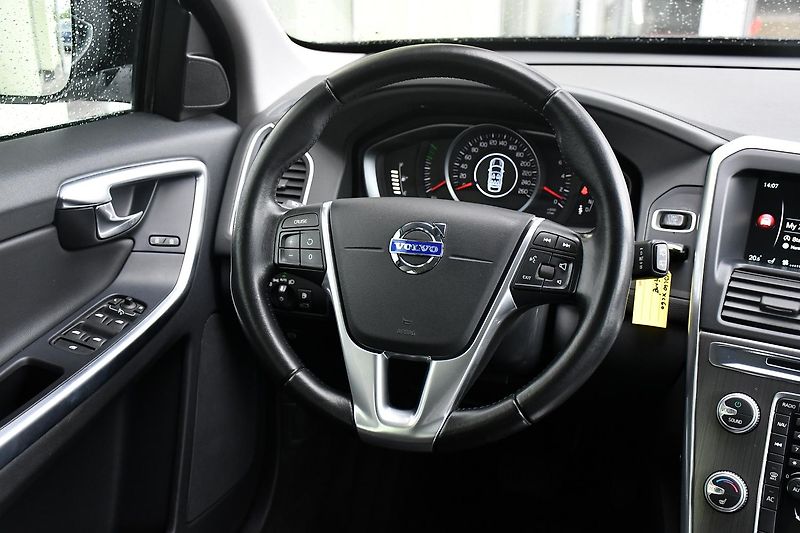 Volvo XC60 D4 A/T ČR 2XALU PO ROZVODECH - fotka 7 z 31