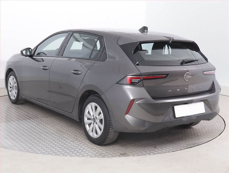 Opel Astra (2023) Edition 1.2 Turbo, Navi - fotka 4 z 16