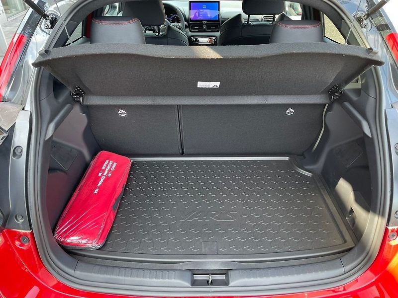 Toyota Yaris 1.5 HEV 130 GR SPORT - fotka 8 z 22