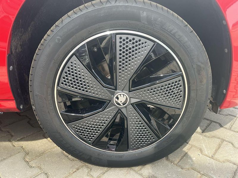 Škoda Kamiq (2025) 1,5 TSI 110 kW DSG MONTE CARLO - fotka 24 z 24