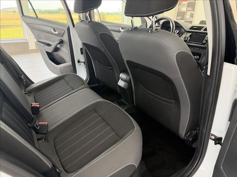 Škoda Fabia 1,0 TSI, tažné, LED, CarPlay - fotka 29 z 35