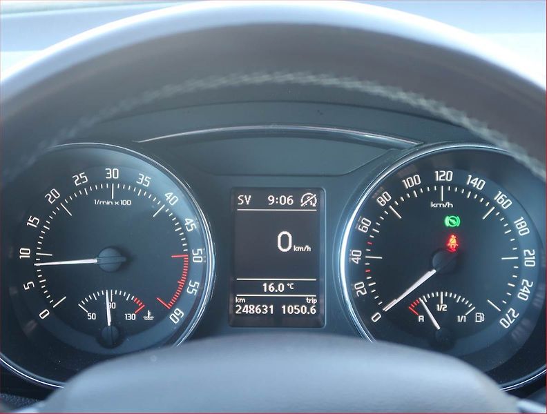 Škoda Superb (2013) Laurin&Klement 2.0 TDI - fotka 11 z 15