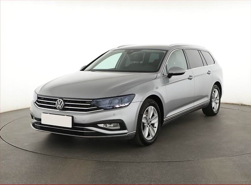 Volkswagen Passat (2023) 2.0 TDI - fotka 2 z 19