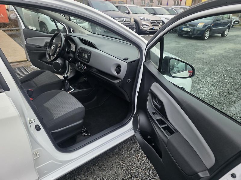 Toyota Yaris 1.0 VVTi Klimatizace  - fotka 13 z 19