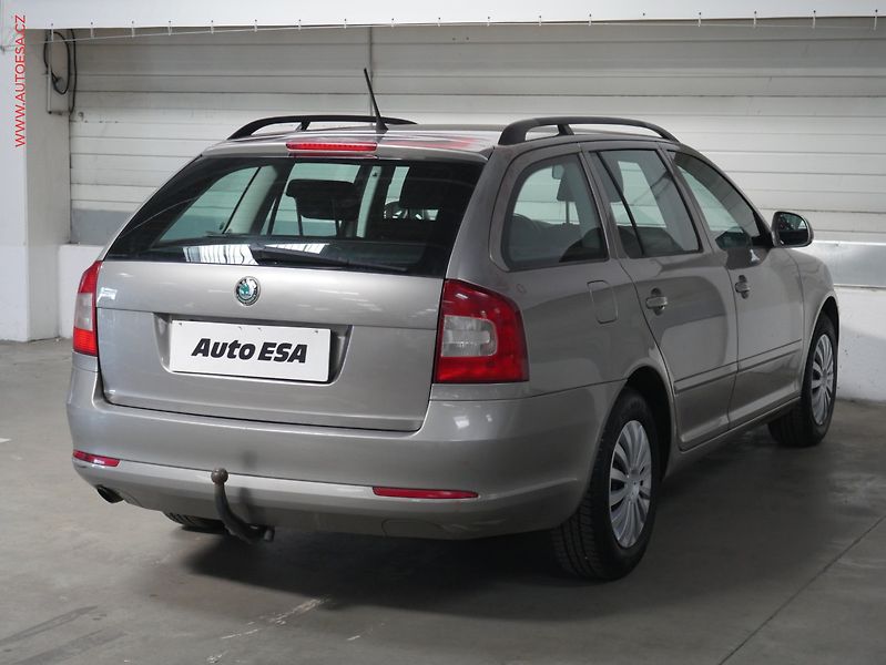 Škoda Octavia (2012) 1.6 TDI, ČR, AC, TZ, temp - fotka 6 z 17