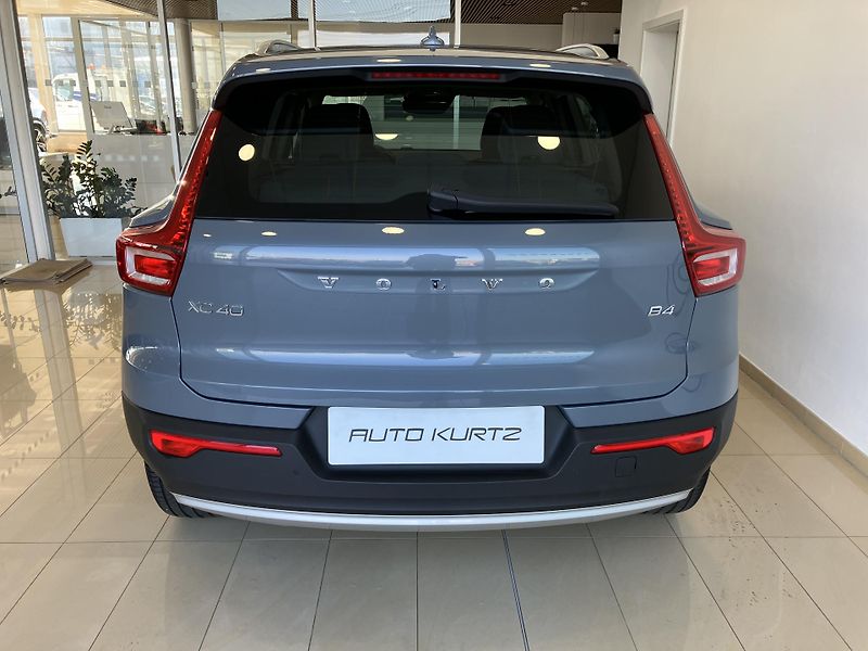 Volvo XC40 B4 Momentum Advance AT8 - fotka 8 z 41