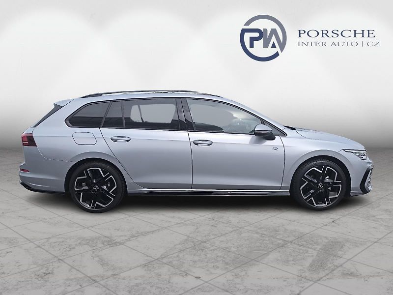 Volkswagen Golf 1,5 eTSI 7DSG R-Line - fotka 23 z 24
