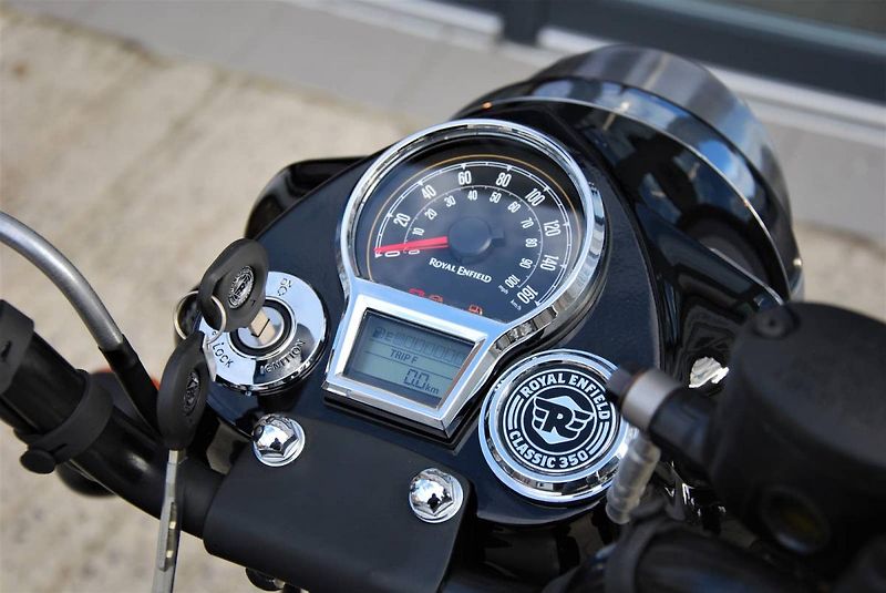 Royal Enfield Classic 350 (2026) GREY - fotka 18 z 25