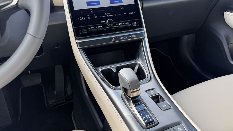 Lexus LBX 1,5 HEV ELEGANT TECH - fotka 12 z 24