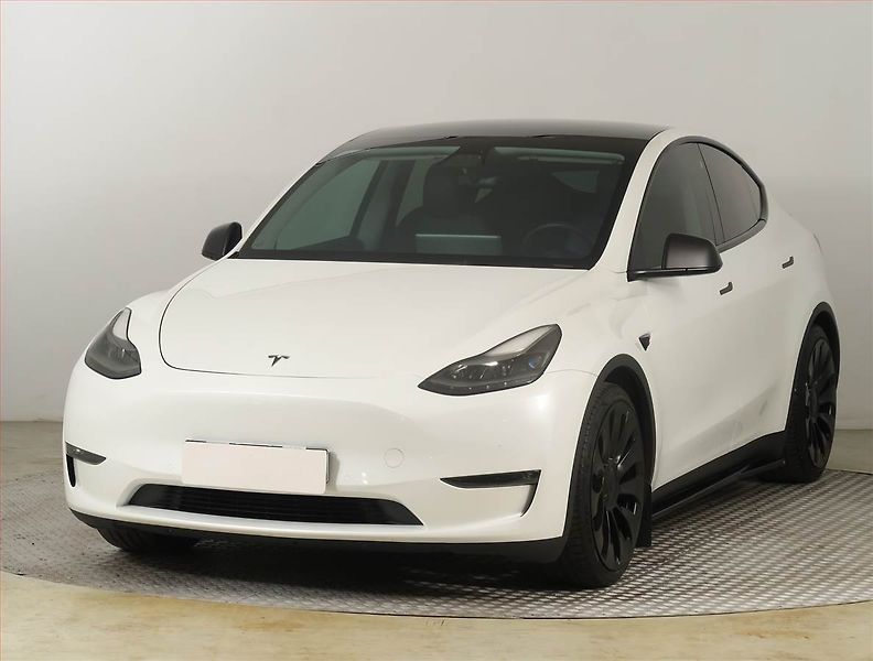 Tesla Model Y (2022) Performance 79kWh - fotka 2 z 21