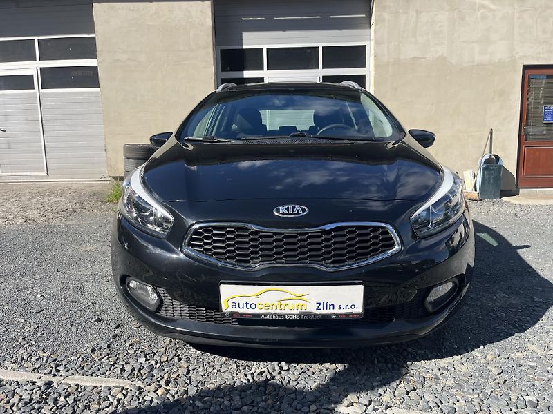 Kia Ceed (2013) 1,4 CRDi 66 Kw TAŽNÉ !! - fotka 2 z 18
