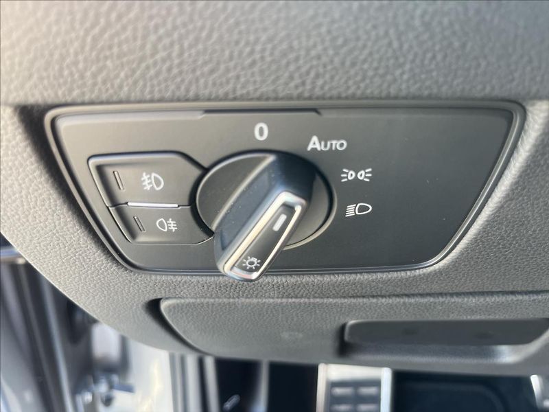 Volkswagen Passat 2,0 TDi 110KW DSG LED ELEGANCE - fotka 32 z 50