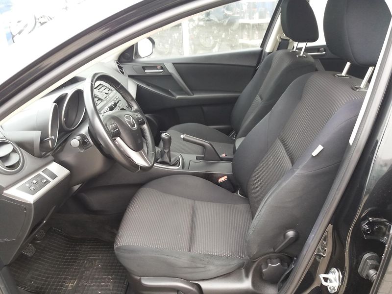 Mazda 3 1.6i,77kW,VÝHŘEV.SEDA+ČEL.SKLO - fotka 13 z 23
